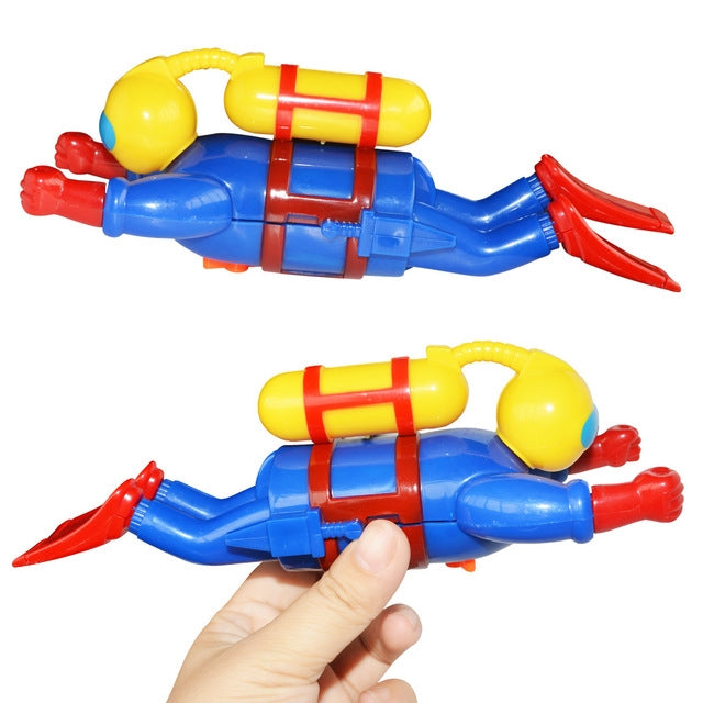 Wind-Up Diver Bath Toy - Swimming Clockwork Toy for Children's Bath Time Fun