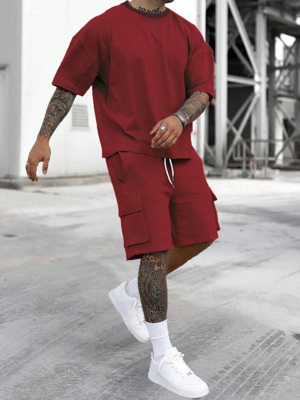 Everyday men’s loungewear set cargo shorts and T-shirt ensemble