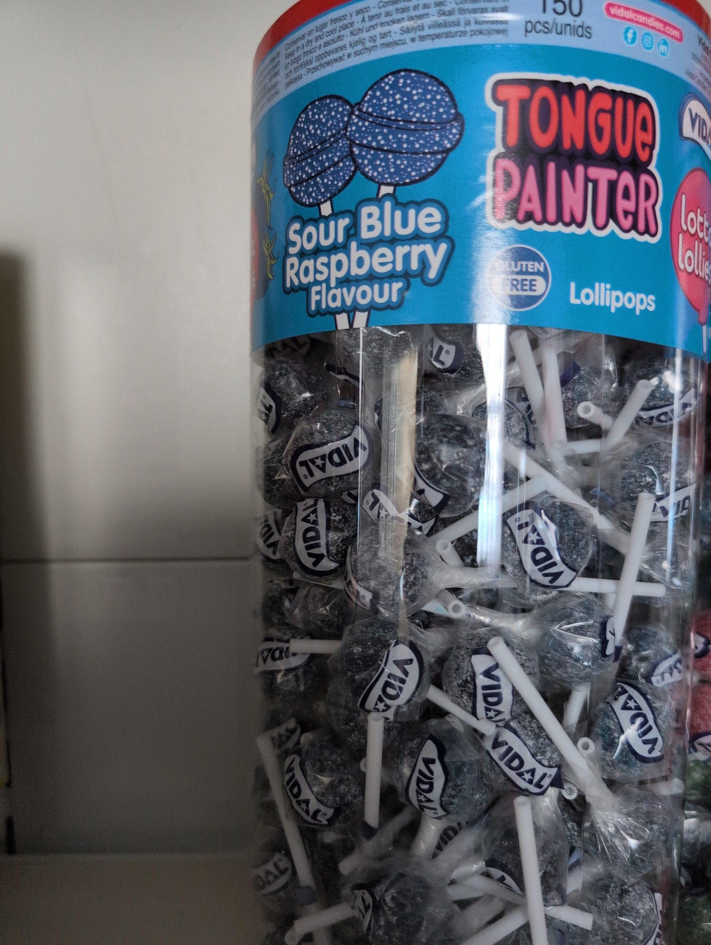 Vidal Lotta Lollies Tongue Painter Lollipops – 150 Count Tub